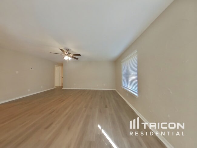 1718 Kingston Dr in Lewisville, TX - Foto de edificio - Building Photo