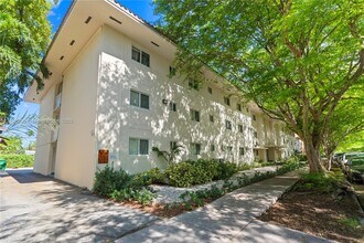 1014 Salzedo St in Coral Gables, FL - Building Photo - Building Photo