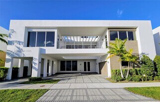 10289 NW 75th Terrace in Doral, FL - Building Photo