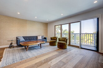 1159 10th St in Manhattan Beach, CA - Foto de edificio - Building Photo