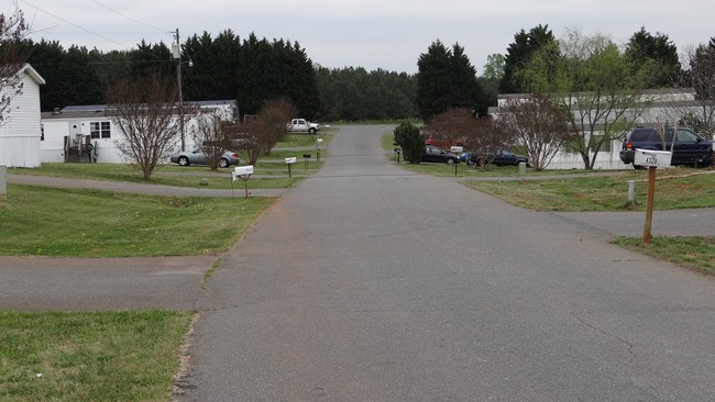 Woods Hall Mobile Home Park in Claremont, NC - Building Photo - Building Photo