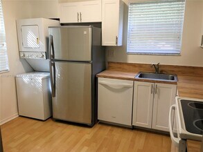 11216 SW 12th St in Pembroke Pines, FL - Foto de edificio - Building Photo