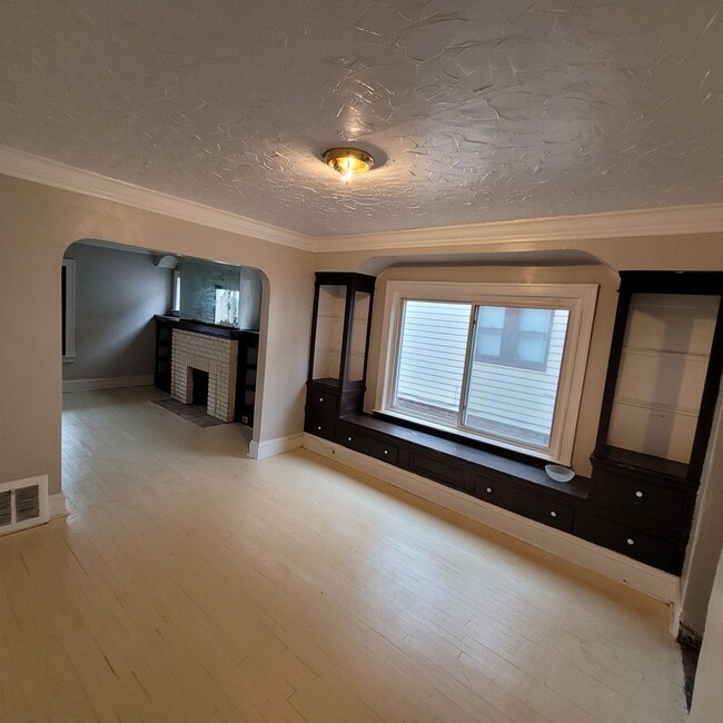 8006 Beman Ave in Cleveland, OH - Building Photo - Building Photo