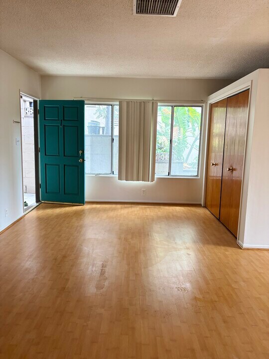6825 Whitley Ter, Unit Unit 1 in Los Angeles, CA - Building Photo