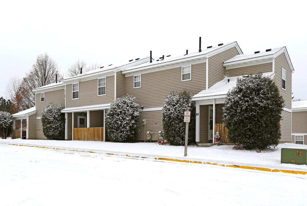 Century Hills Townhomes in White Bear Lake, MN - Building Photo