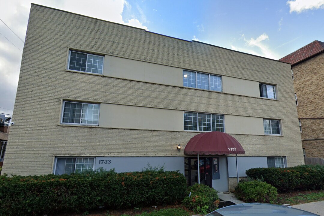 1733 N Cambridge Ave, Unit 108 in Milwaukee, WI - Building Photo
