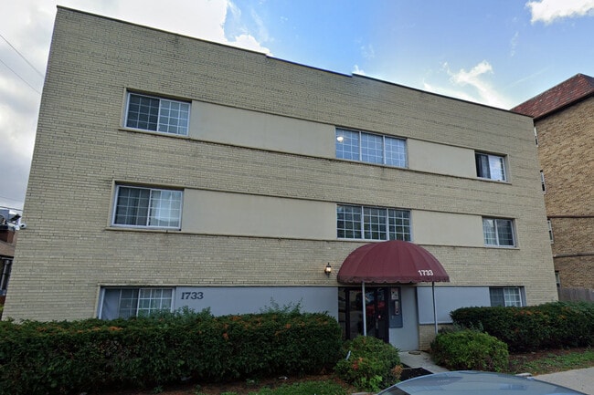 1733 N Cambridge Ave, Unit 108