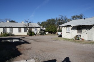 2475 N Alvernon Way in Tucson, AZ - Building Photo - Building Photo