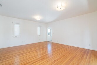 8247 W 4th St in Los Angeles, CA - Building Photo - Building Photo