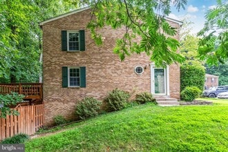 6414 Old Scotts Ct in Springfield, VA - Building Photo - Building Photo