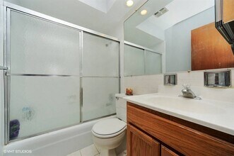 1660 Green Bay Rd in Highland Park, IL - Building Photo - Building Photo