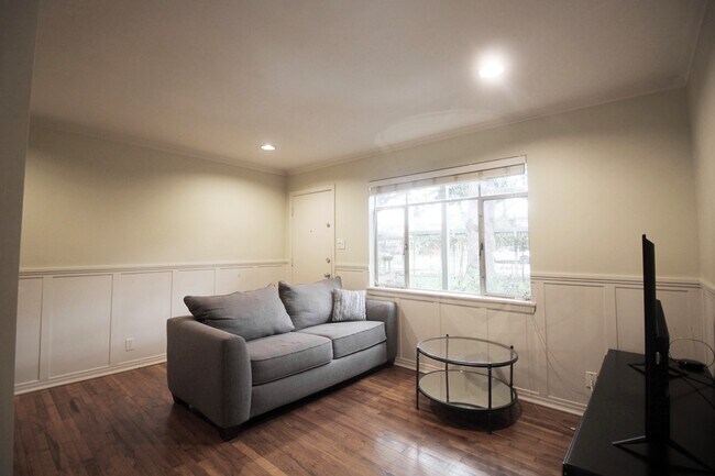 4719 Oakshire Dr, Unit 6 photo'