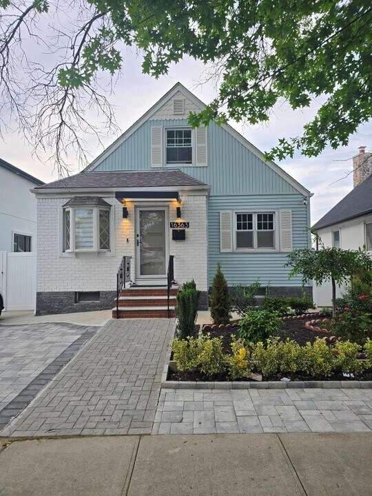 163-63 20th Ave in Queens, NY - Foto de edificio