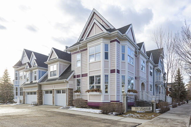 30 Versailles Gate SW in Calgary, AB - Building Photo - Primary Photo