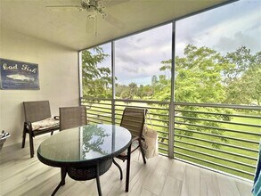 3800 Oaks Clubhouse Dr in Pompano Beach, FL - Building Photo - Building Photo