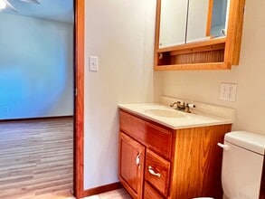 1047 Oak Dr in Altoona, WI - Building Photo - Building Photo