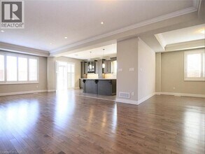 16 Riva Ct in Hamilton, ON - Building Photo - Building Photo