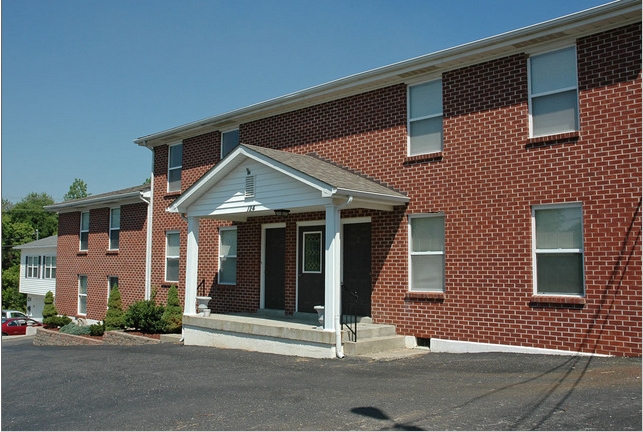 106-124 Topfield Rd in Louisville, KY - Building Photo