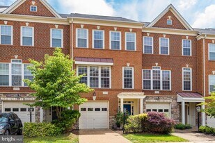 43149 Crosswind Terrace in Broadlands, VA - Building Photo