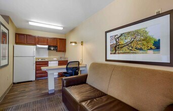 Furnished Studio-Phoenix - Airport - E. Oa in Phoenix, AZ - Building Photo - Building Photo