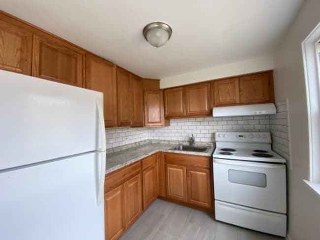 property at 2618 W Cornelia Ave