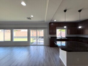 5384 Ledgewood Creek Ave in Las Vegas, NV - Building Photo - Building Photo