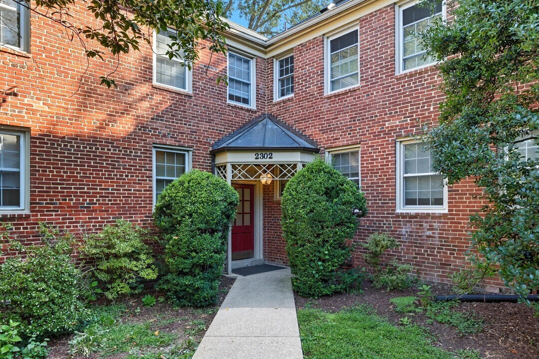 2302 Colston Dr in Silver Spring, MD - Building Photo