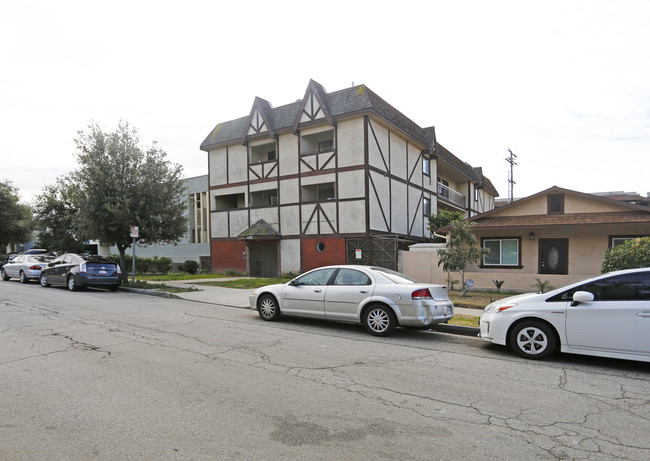 458 W Elk Ave