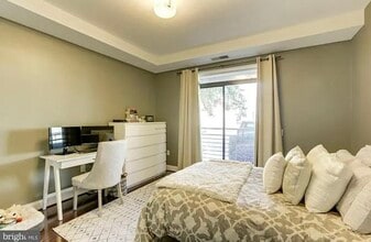 525 N Fayette St, Unit 121 in Alexandria, VA - Foto de edificio - Building Photo