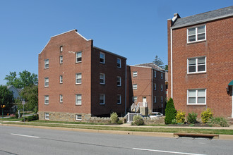 Towson Overlook Apartments in Towson, MD - Building Photo - Building Photo