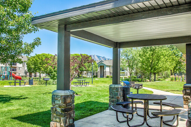 Maison's Landing Apartments in Taylorsville, UT - Foto de edificio - Building Photo