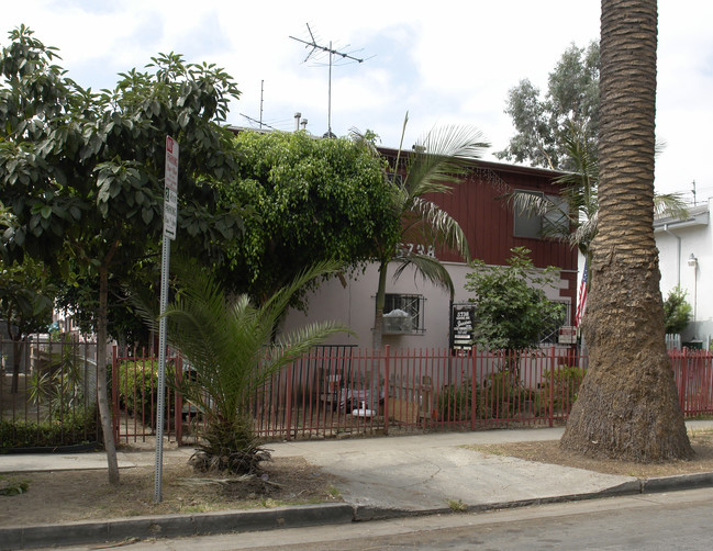 5738 Waring Ave in Los Angeles, CA - Building Photo - Building Photo