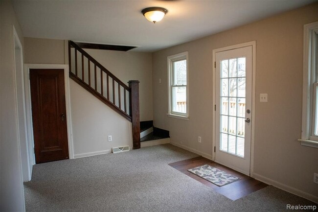 604 Trombley Rd in Troy, MI - Building Photo - Building Photo