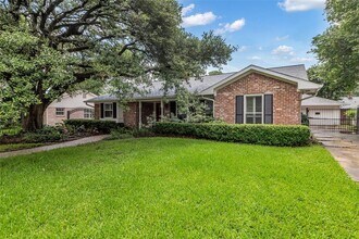 10023 Ella Lee Ln in Houston, TX - Building Photo - Building Photo