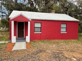 1810 Hammock St in Leesburg, FL - Building Photo