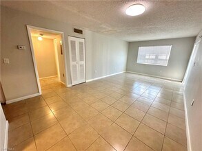 3417 Winkler Ave in Ft. Myers, FL - Building Photo - Building Photo