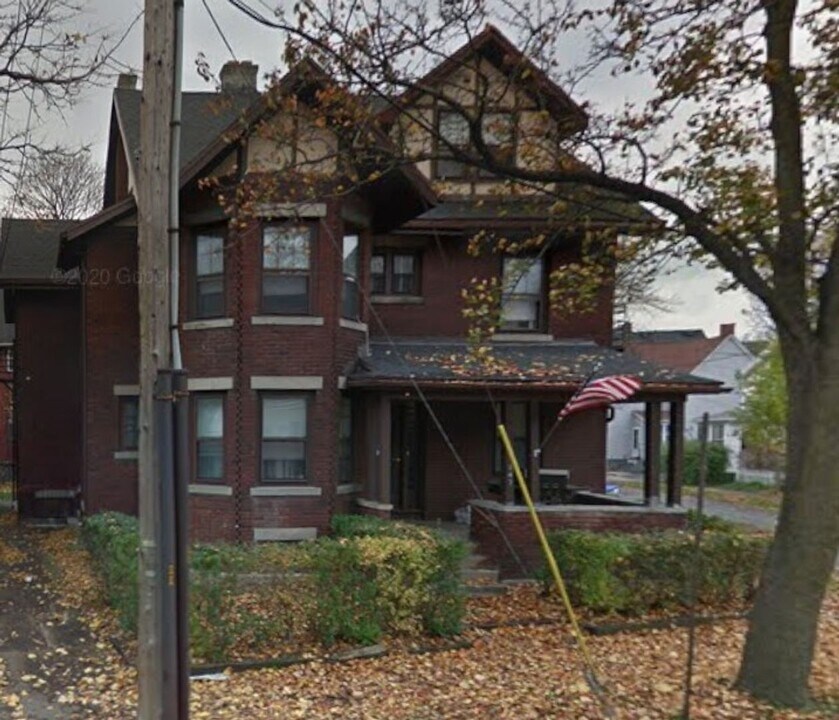 347 Broadway in Rochester, NY - Building Photo