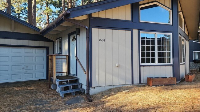 property at 1638 Plateau Cir