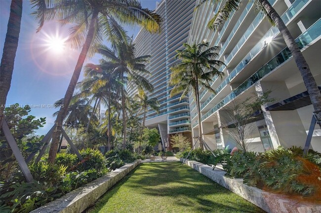 1500 Bay Rd, Unit S-0304 in Miami Beach, FL - Foto de edificio - Building Photo