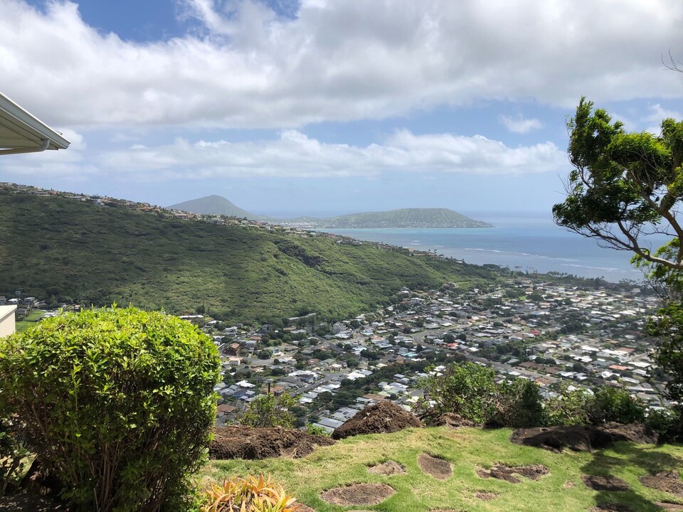 5321 Kahalakua St in Honolulu, HI - Foto de edificio