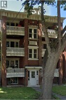 92 Sanford Ave S in Hamilton, ON - Building Photo