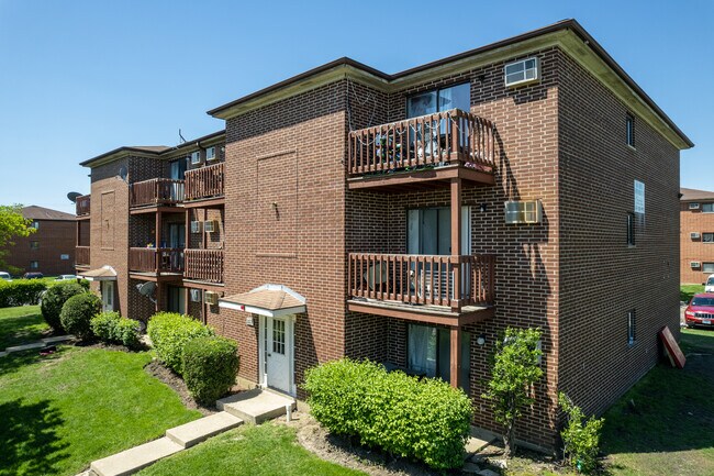 Evergreen Apartments in Glendale Heights, IL - Building Photo - Building Photo