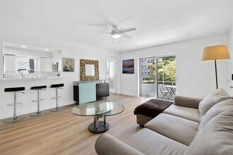 1601 Bay Rd in Miami Beach, FL - Building Photo - Building Photo