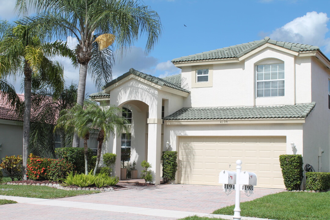 4194 Bluff Harbor Way in Wellington, FL - Building Photo