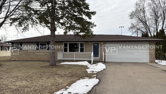 1332 Fatima St in Menasha, WI - Building Photo