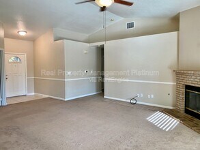 6684 N Western Ave in Fresno, CA - Building Photo - Building Photo