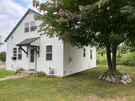 401 Hemlock St in Rhinelander, WI - Building Photo
