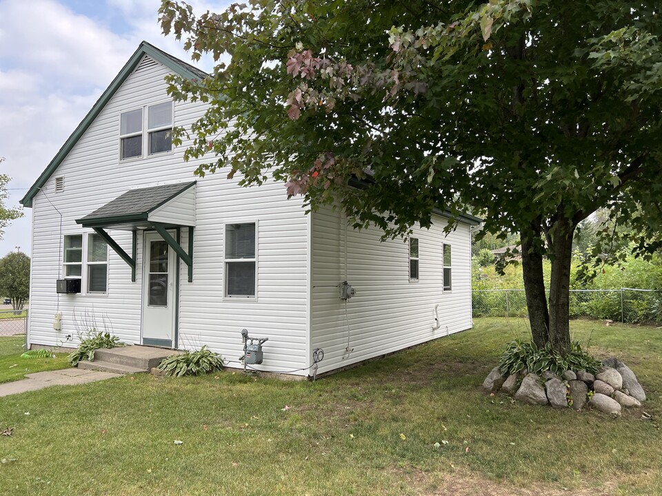 401 Hemlock St in Rhinelander, WI - Foto de edificio