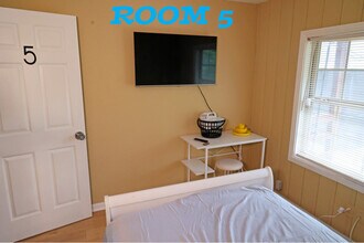 1045 Ontario St in Jacksonville, FL - Building Photo - Building Photo
