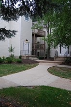 Canterbury Place in Westlake, OH - Foto de edificio - Building Photo
